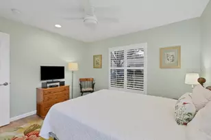 4021 Oakhurst Dr, Sarasota, FL 34233 - Photo 23