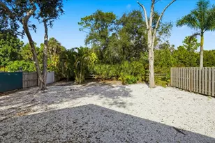 1773 Southwood St, Sarasota, FL 34231 - Photo 3