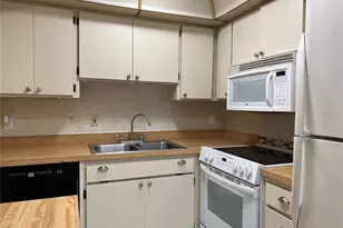 402 Finchley Ct, Sun City Center, FL 33573 - Photo 7