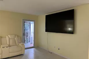 402 Finchley Ct, Sun City Center, FL 33573 - Photo 3