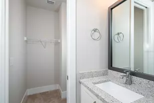 516 Laurel Pk Dr, Sarasota, FL 34236 - Photo 41