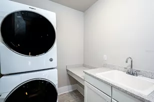516 Laurel Pk Dr, Sarasota, FL 34236 - Photo 29