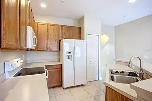 3884 Deberry Dr, Sarasota, FL 34233 - Photo 15