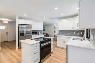 4343 Arrow Ave, Sarasota, FL 34232 - Photo 7