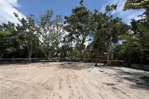 3441 Gulfmead Dr, Sarasota, FL 34242 - Photo 19