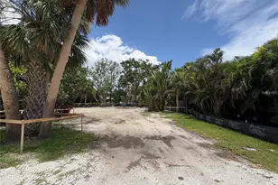 3441 Gulfmead Dr, Sarasota, FL 34242 - Photo 21