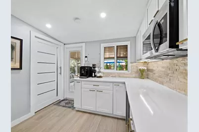 2421 Prospect Street, Sarasota, FL 34239 - Photo 9
