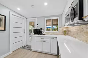2421 Prospect St, Sarasota, FL 34239 - Photo 9
