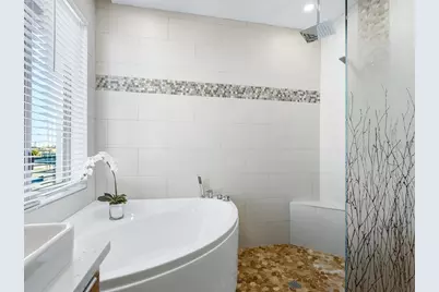 1140 Seaside Drive #301, Siesta Key, FL 34242 - Photo 33