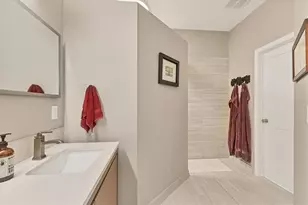 6722 W Country Club Ln, Sarasota, FL 34243 - Photo 27