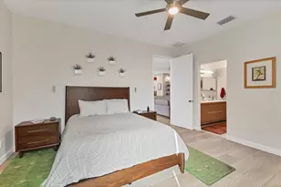 6722 W Country Club Ln, Sarasota, FL 34243 - Photo 25