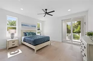 1647 Siesta Dr, Sarasota, FL 34239 - Photo 33