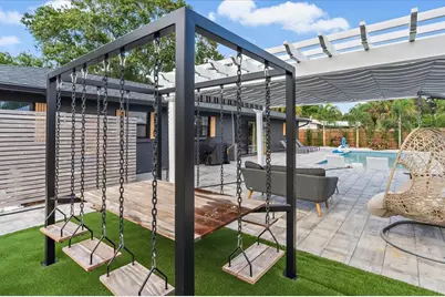 2402 Wisteria Street, Sarasota, FL 34239 - Photo 37