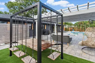 2402 Wisteria St, Sarasota, FL 34239 - Photo 37