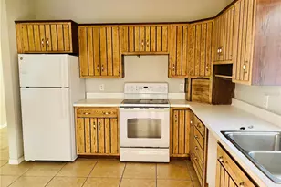 3530 Schwalbe Dr, Sarasota, FL 34235 - Photo 7