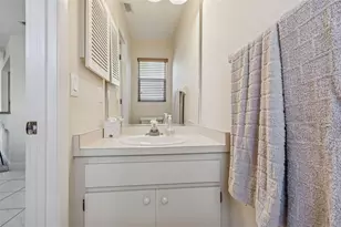 4181 Center Pointe Cir, Sarasota, FL 34233 - Photo 9