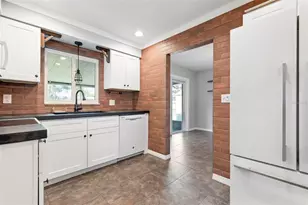 3372 Tyne Ln, Sarasota, FL 34232 - Photo 9