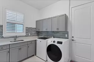 9064 Bernini Pl, Sarasota, FL 34240 - Photo 15