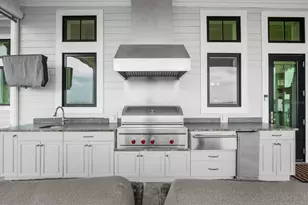 213 N 18th St W, Bradenton, FL 34205 - Photo 79