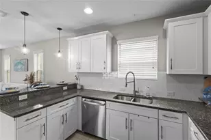 12520 Shimmering Oak Cir, Venice, FL 34293 - Photo 7