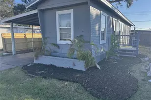 1106 50th Ave Dr W, Bradenton, FL 34207 - Photo 1