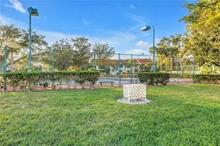 8415 Gardens Cir, Sarasota, FL 34243 - Photo 27