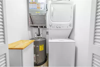 8415 Gardens Circle, Sarasota, FL 34243 - Photo 17