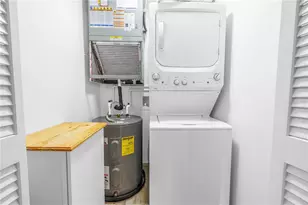 8415 Gardens Cir, Sarasota, FL 34243 - Photo 17