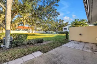 8415 Gardens Cir, Sarasota, FL 34243 - Photo 19