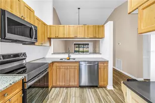 8415 Gardens Cir, Sarasota, FL 34243 - Photo 5