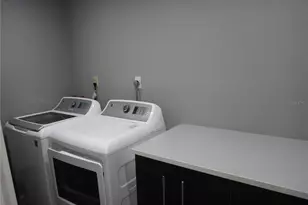 2746 Orchid Oaks Dr, Sarasota, FL 34239 - Photo 3