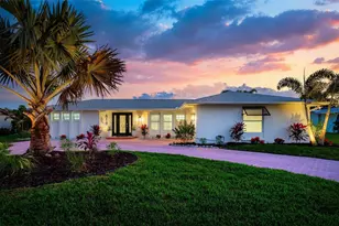 616 Foxworth Ln, Holmes Beach, FL 34217 - Photo 1