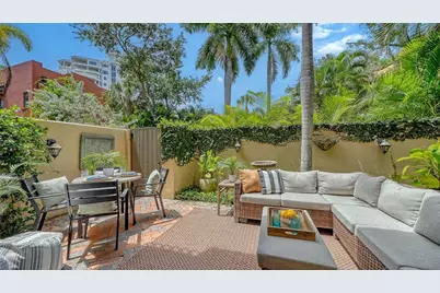 1513 Oak Street #18, Sarasota, FL 34236 - Photo 1