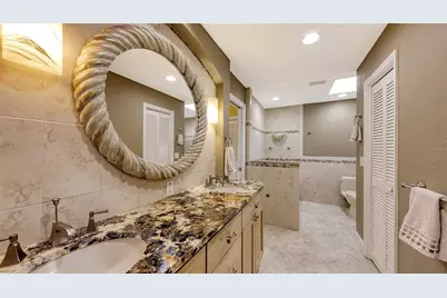 4251 Pasadena Circle, Sarasota, FL 34233 - Photo 23