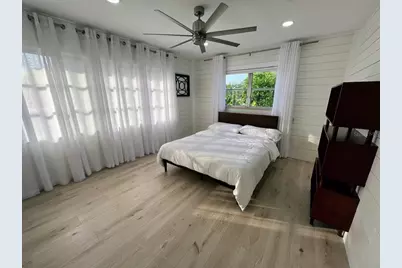 703 Whitfield Avenue, Sarasota, FL 34243 - Photo 9