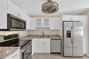 7880 Palm Aire Ln, Sarasota, FL 34243 - Photo 17