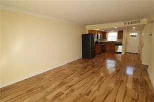 942 La Costa Cir, Sarasota, FL 34237 - Photo 5