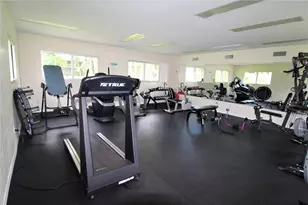 942 La Costa Cir, Sarasota, FL 34237 - Photo 15