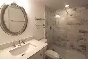 942 La Costa Cir, Sarasota, FL 34237 - Photo 9