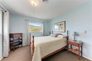 563 Oxford Dr, Venice, FL 34293 - Photo 17