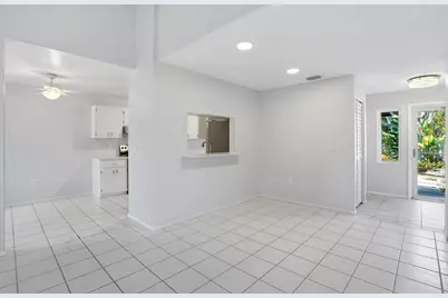 3205 Golden Eagle Lane, Sarasota, FL 34231 - Photo 13