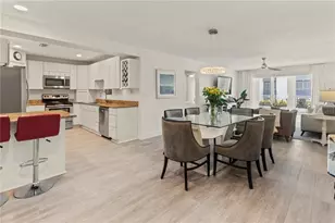 1055 W Peppertree Dr, Sarasota, FL 34242 - Photo 5