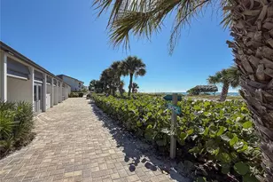 1055 W Peppertree Dr, Sarasota, FL 34242 - Photo 47