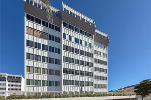 1055 W Peppertree Dr, Sarasota, FL 34242 - Photo 1