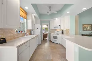 7662 Uliva Way, Sarasota, FL 34238 - Photo 9