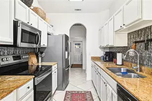1858 Vamo Dr, Sarasota, FL 34231 - Photo 11
