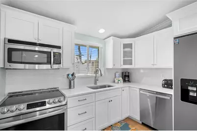 3007 Avenue E #A, Holmes Beach, FL 34217 - Photo 9