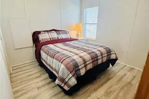 2305 Bay Dr, Bradenton, FL 34207 - Photo 11