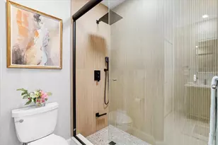 5450 Eagles Point Cir, Sarasota, FL 34231 - Photo 15