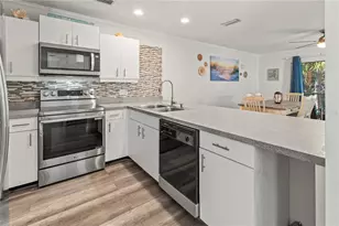 6250 Holmes Blvd, Holmes Beach, FL 34217 - Photo 35